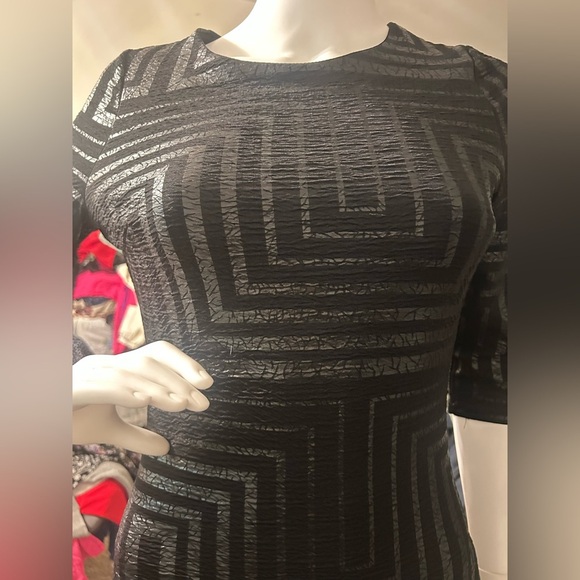 Marciano Black
Geometric Elegant  Bodycon Dress - Picture 6 of 7